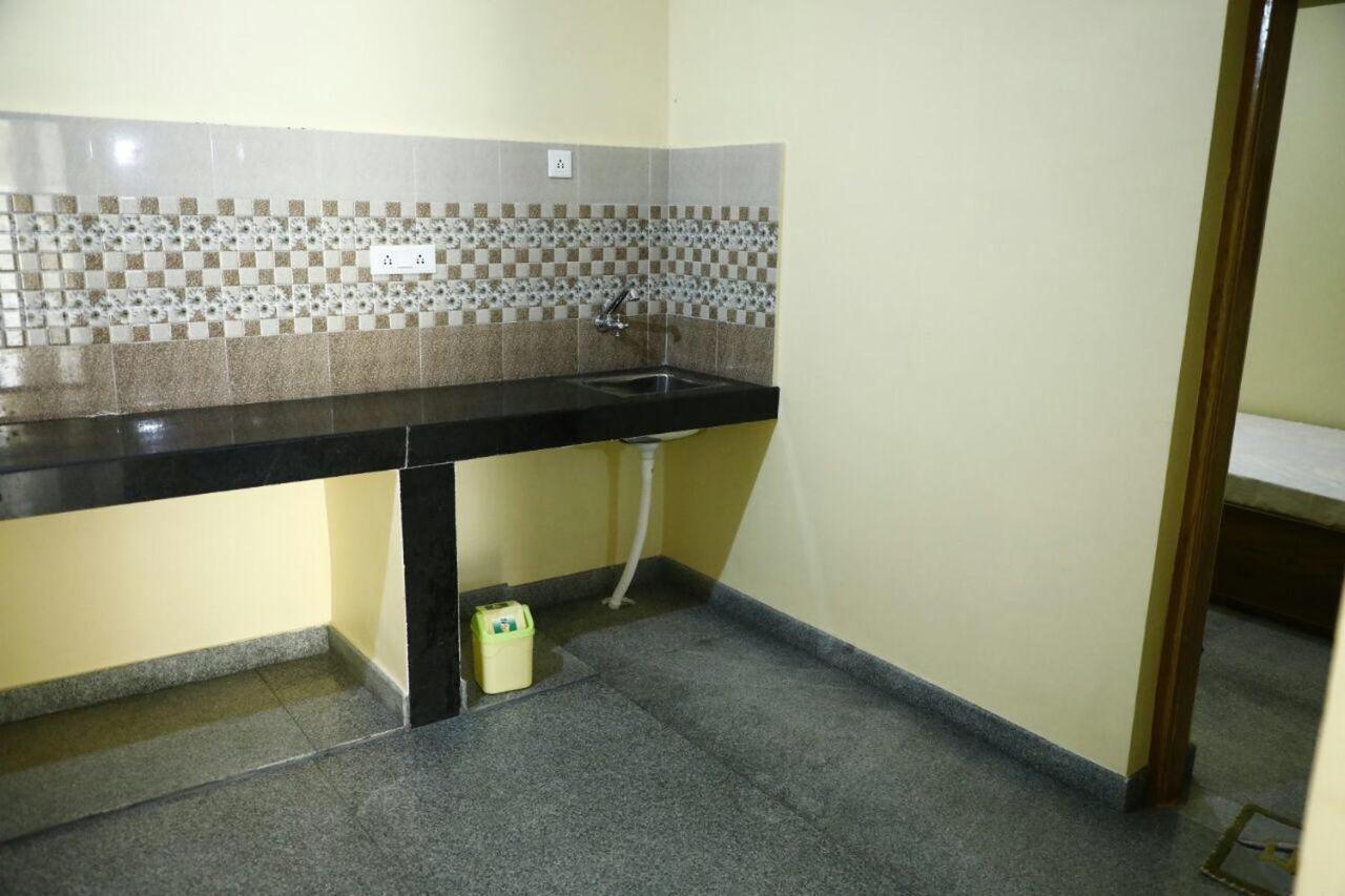 Nest Guest House Μπουμπάνεσβαρ Εξωτερικό φωτογραφία