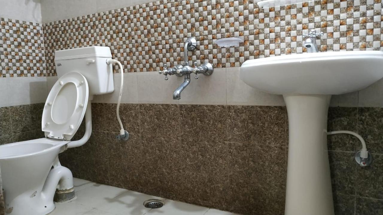Nest Guest House Μπουμπάνεσβαρ Εξωτερικό φωτογραφία